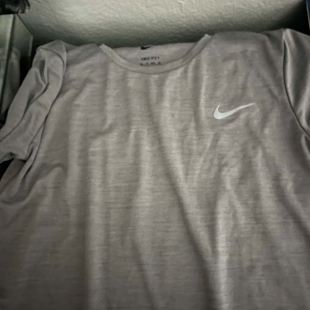 Nike Men's Heathered Gray Short Sleeve Tee